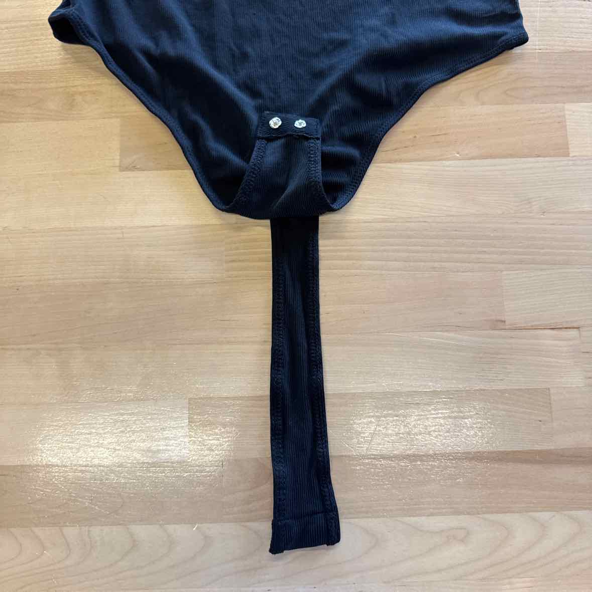 Elodie Size M Black Bodysuit