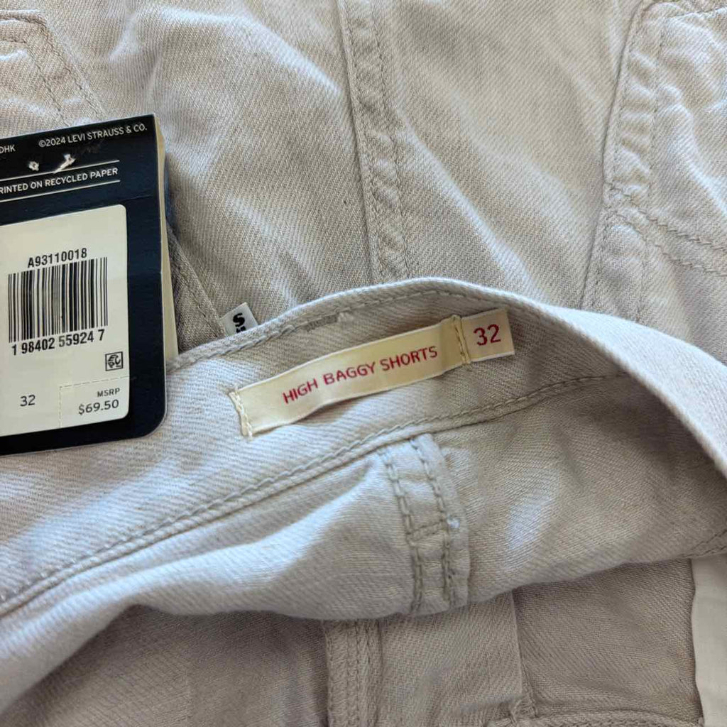 Levi's Women Size 32 Tan New Shorts