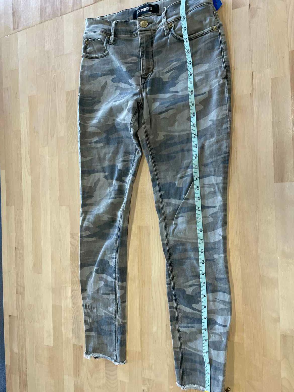 Express Size 4 Camo Preloved Pants
