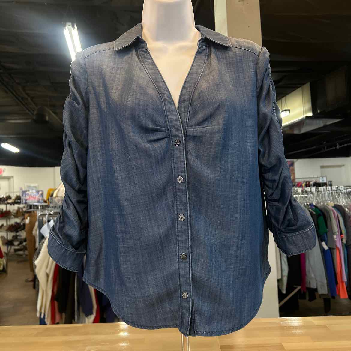White House Black Market Size 0 Denim Preloved Blouse LS