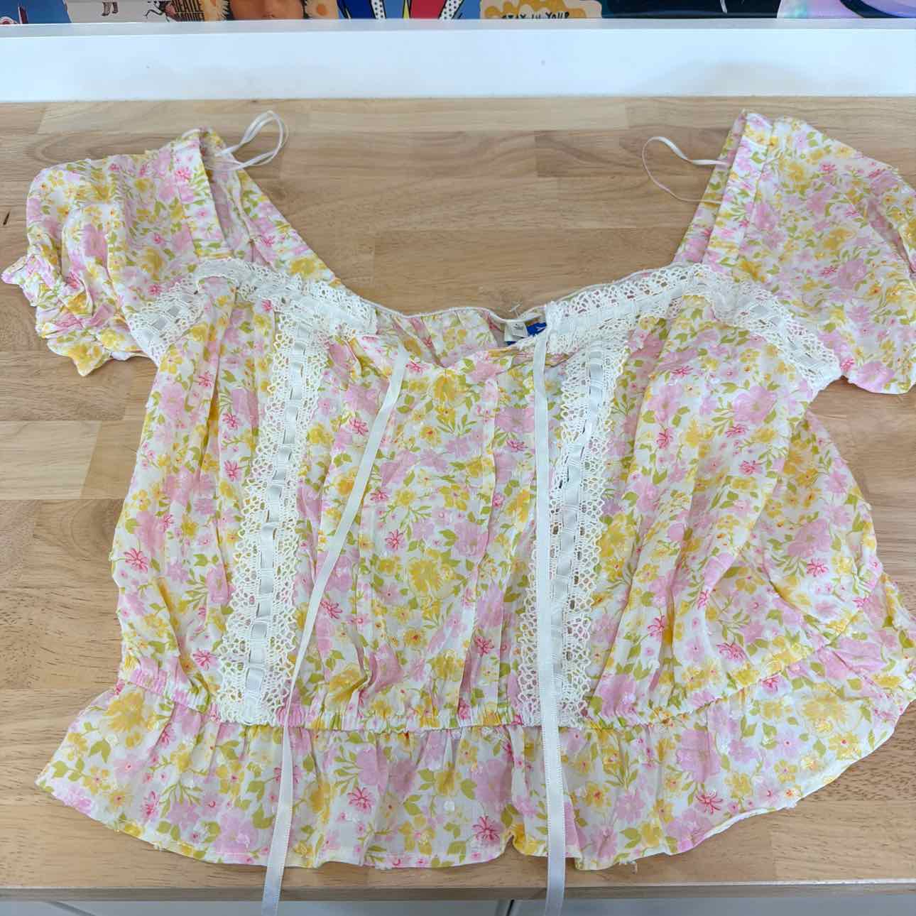 Self E Size L Self Esteem Floral Short Sleeve Peasant Blouse