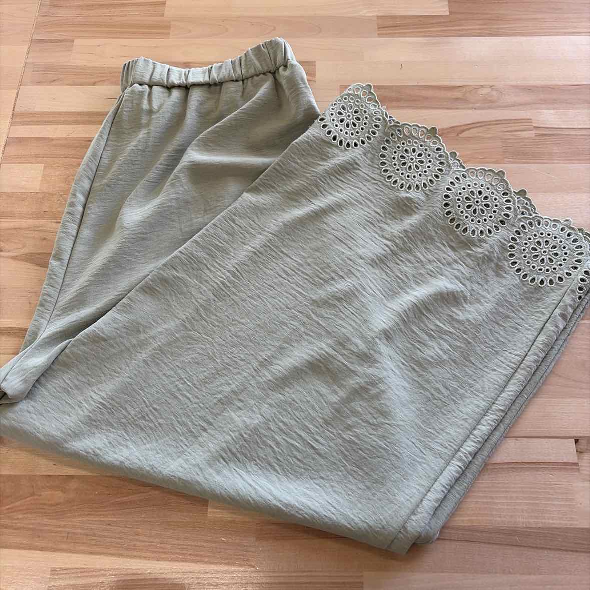 Adrianna Papell Size L Green Preloved Pants