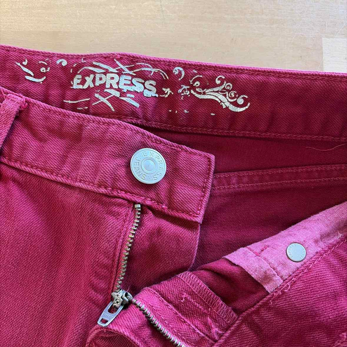 Express Women Size 4 Maroon Preloved Shorts
