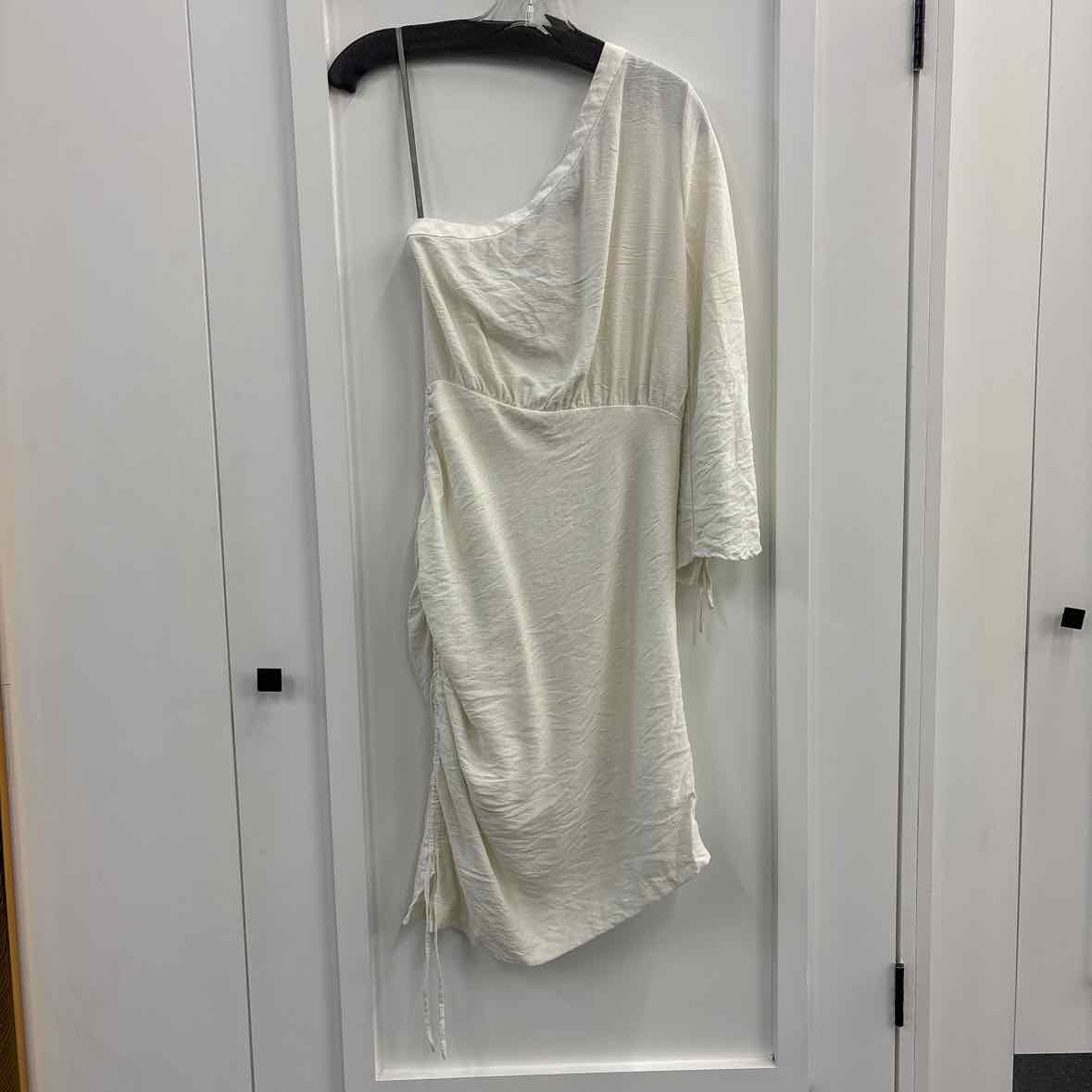 BCBG Size 4 White Preloved Dress