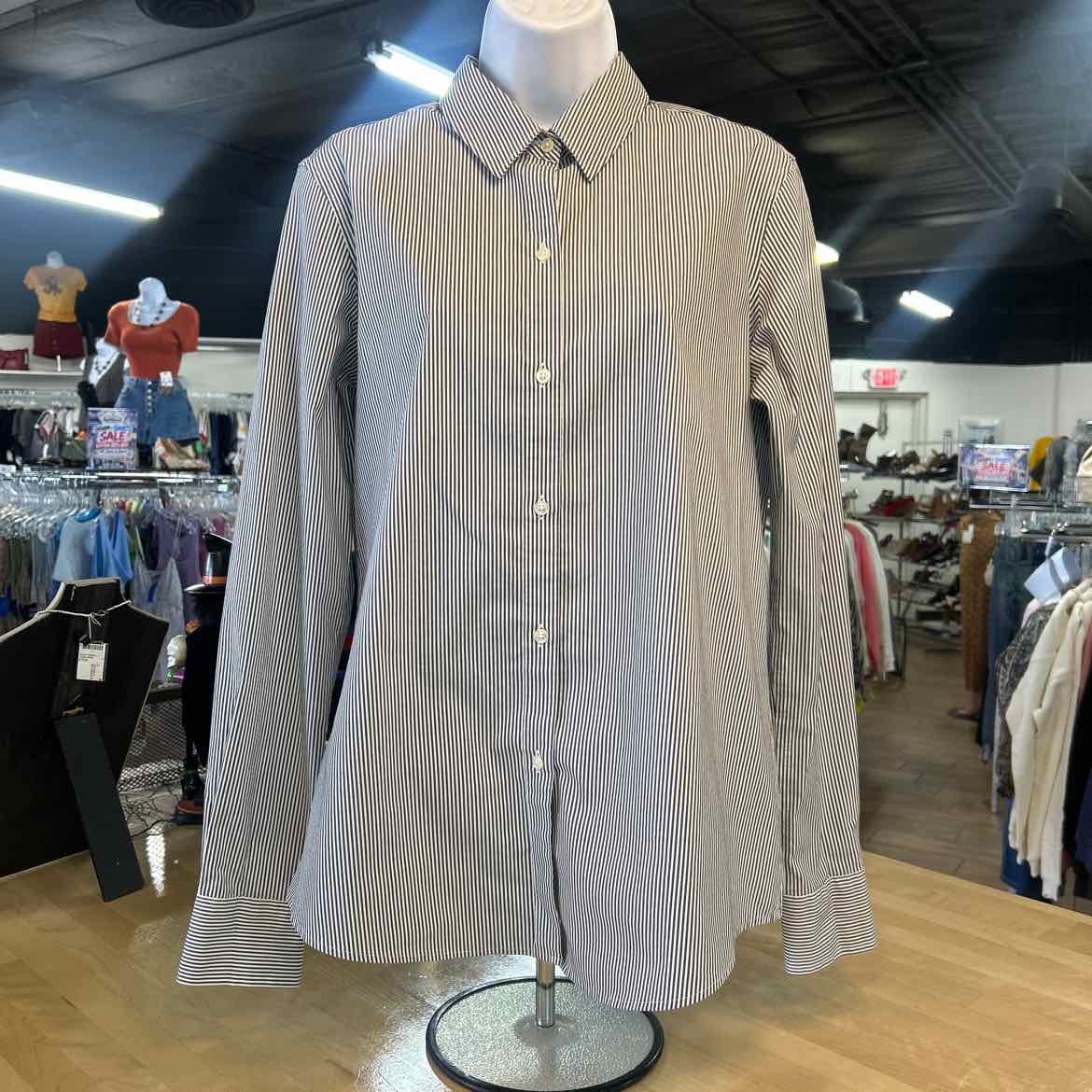 Liz Claiborne Size MT Black White Preloved Button Down LS