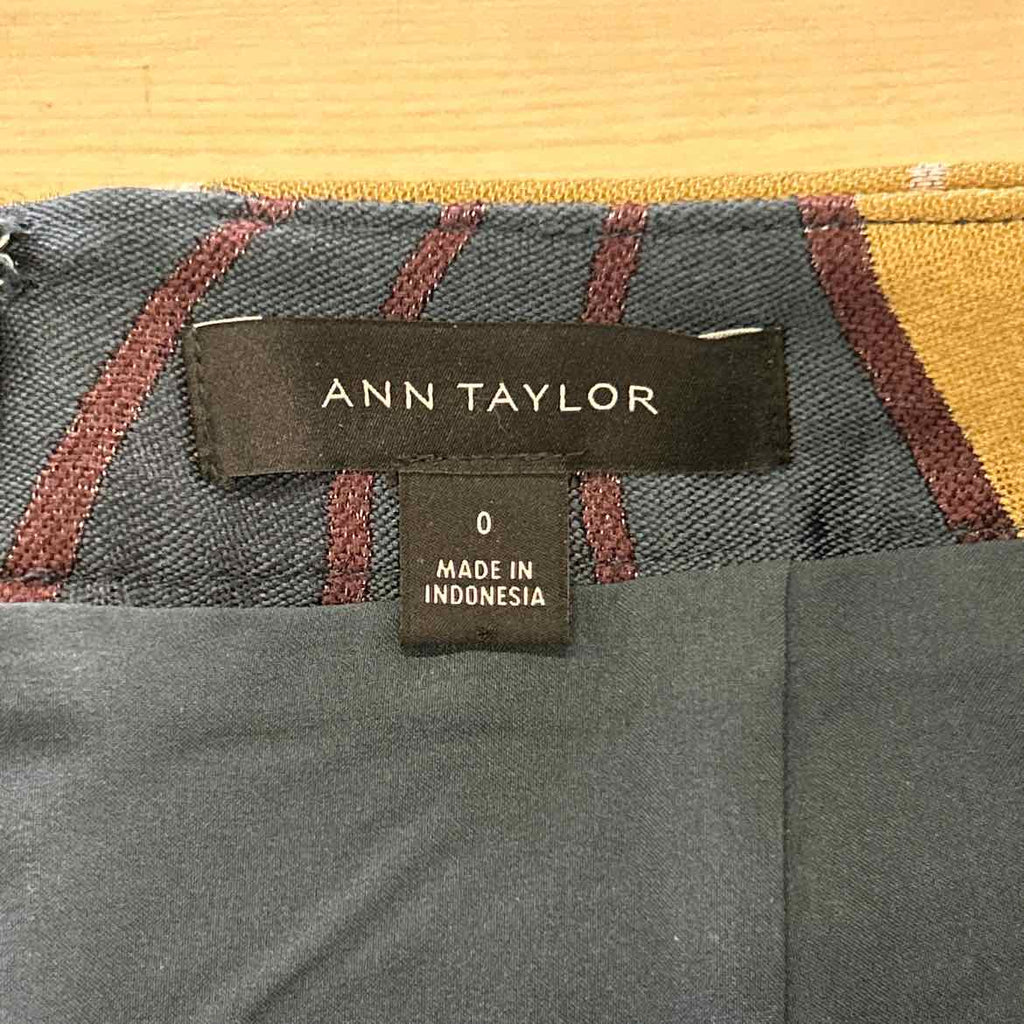 Ann Taylor Size 0 Gold Preloved Skirt