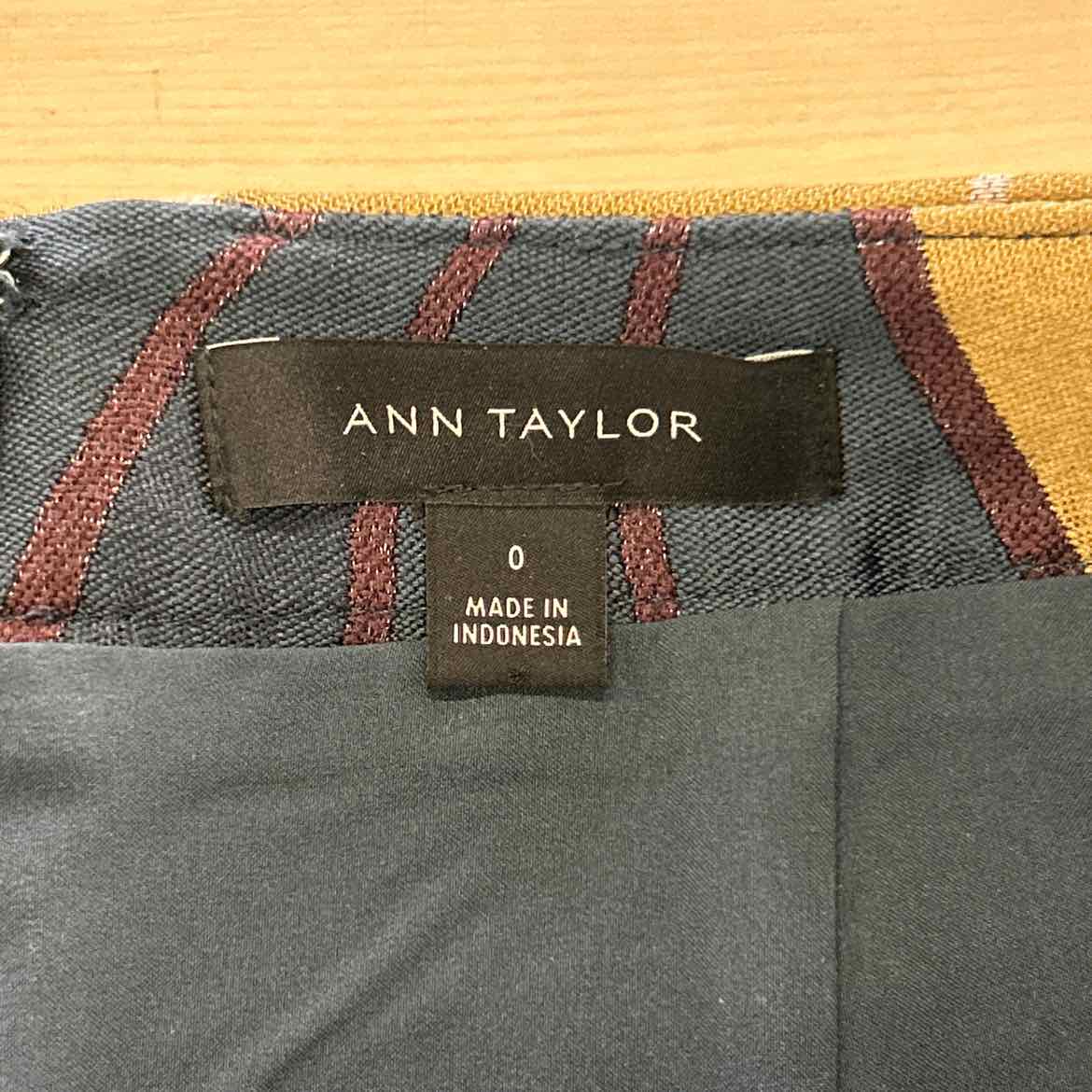 Ann Taylor Size 0 Gold Preloved Skirt