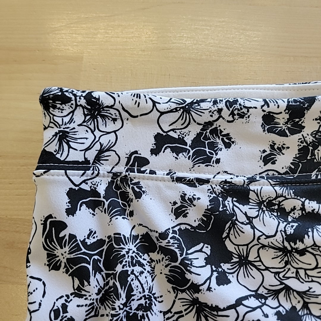 Tranquility Size M White Skorts