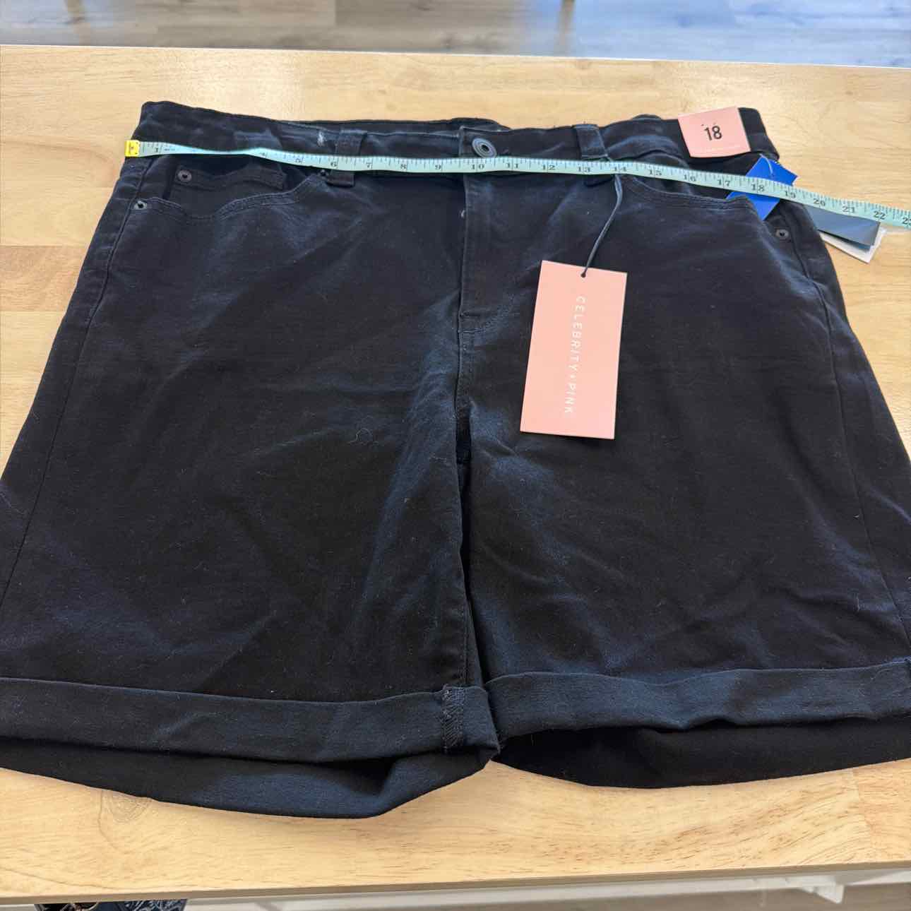 Celebrity pink Women Size 18 Black New Shorts