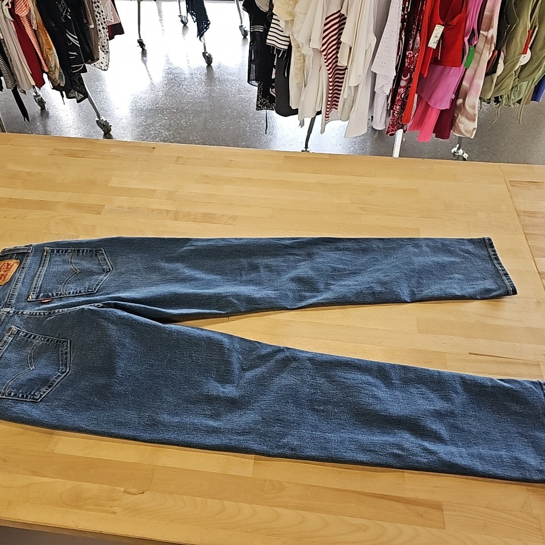 Levi's 312 Shaping Slim Jeans
