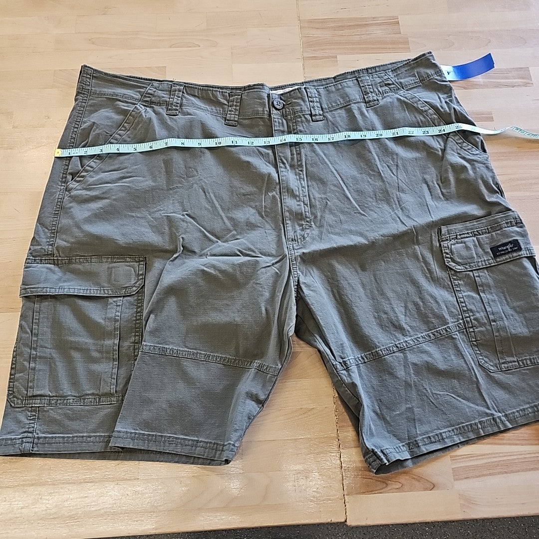 Wrangler Size 46 Green MENS Shorts