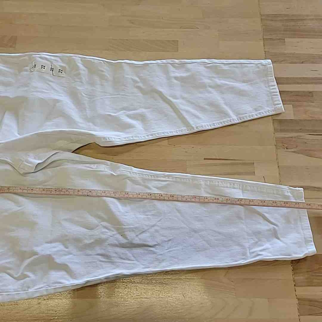 Celebrity pink Size 22 White Jeans  Skinny High Rise The Spice NWT