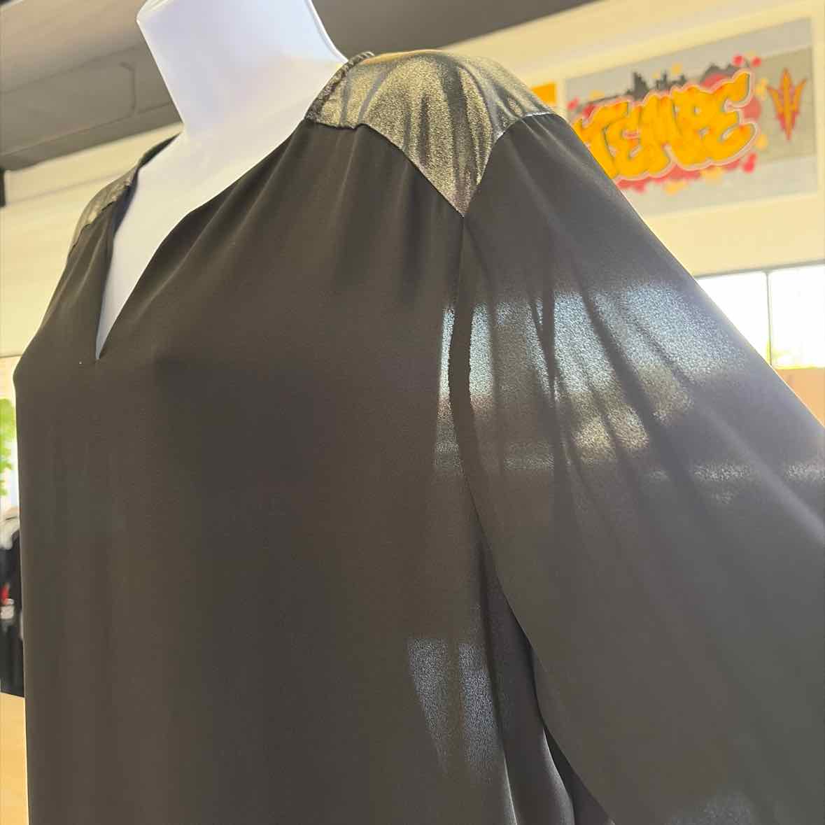 Chico's Size 3 Black Preloved Blouse LS