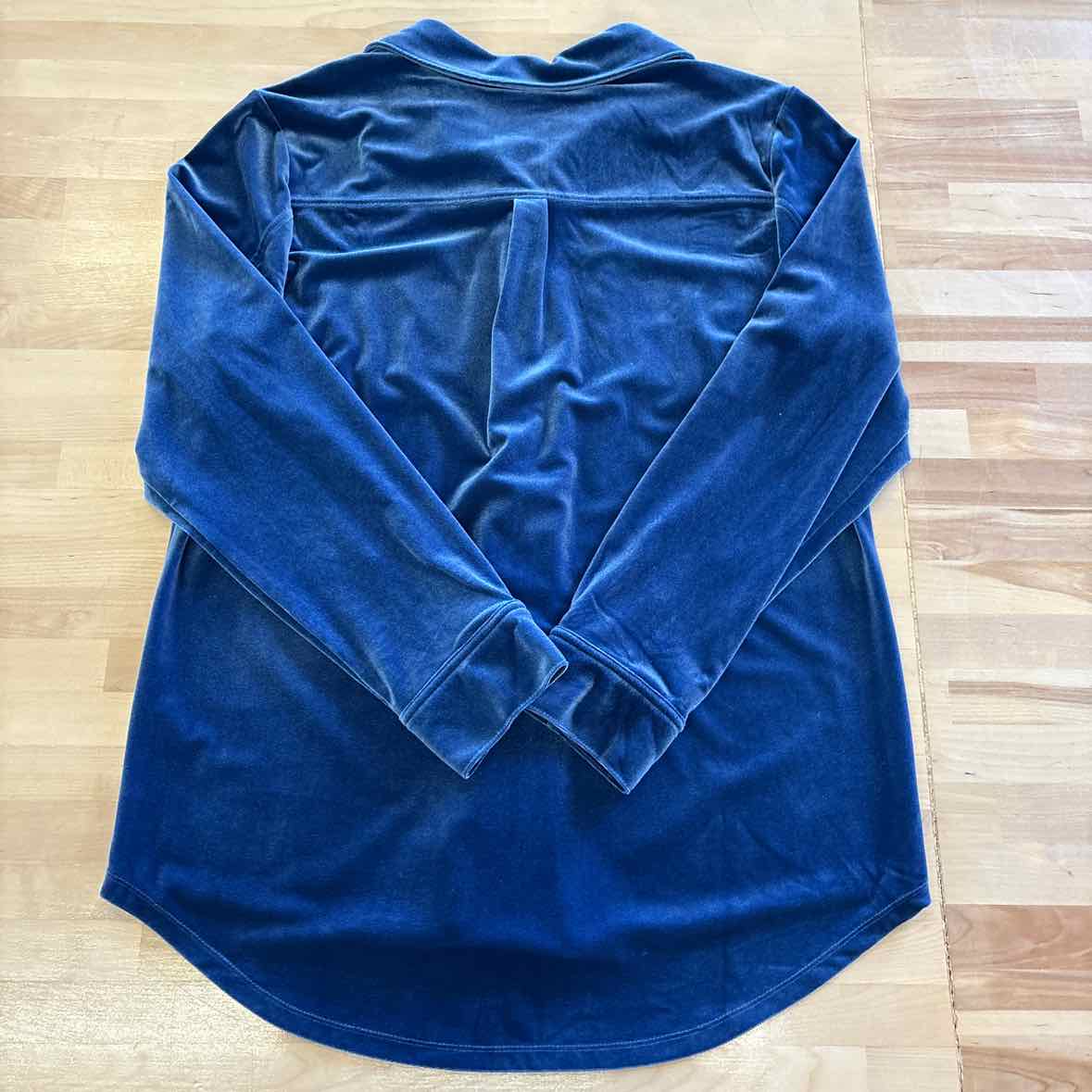 Isaac Mizrahi Size M Blue Button Down Shirt