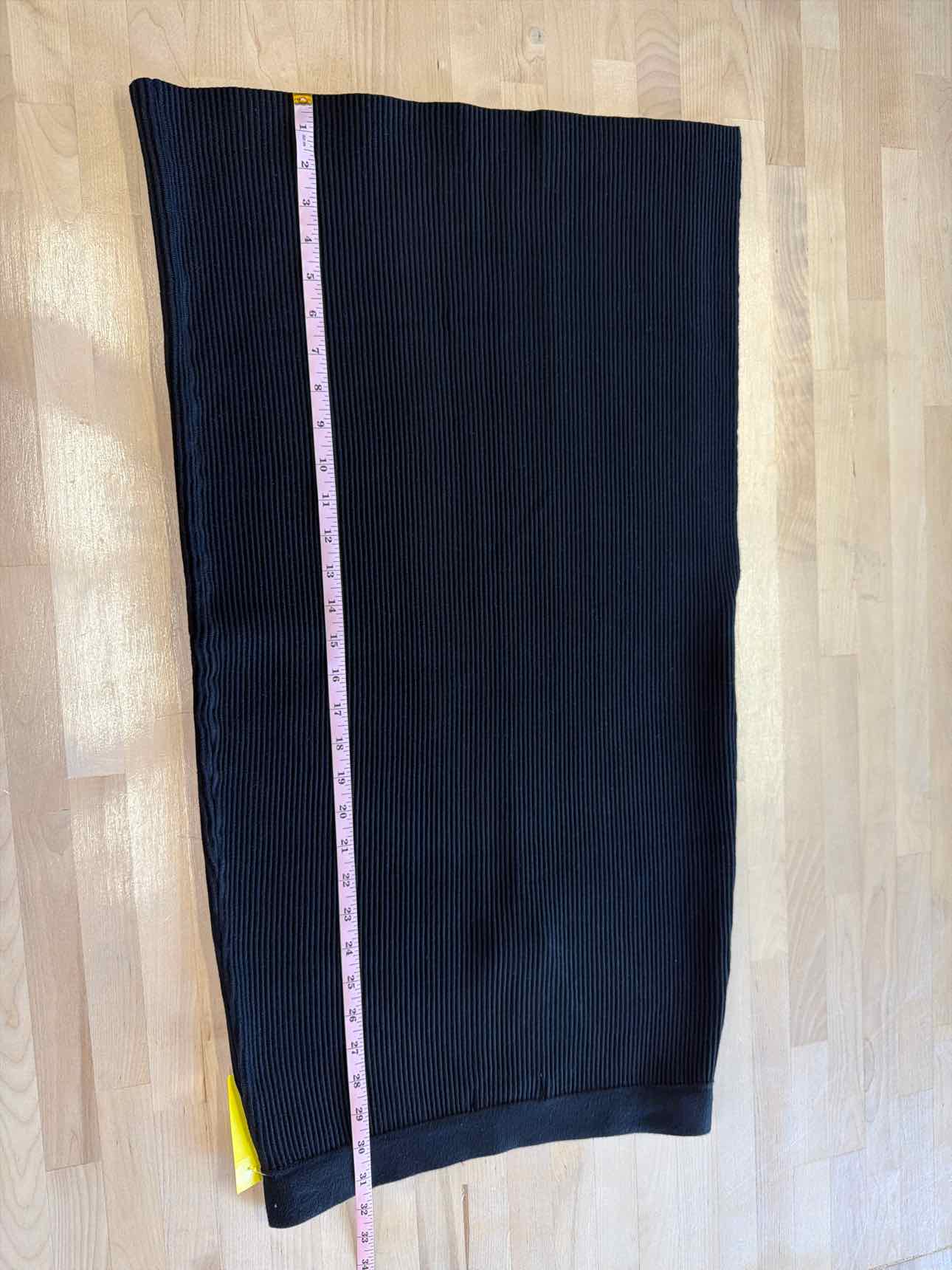 Lucky Brand Size M Black Skirt