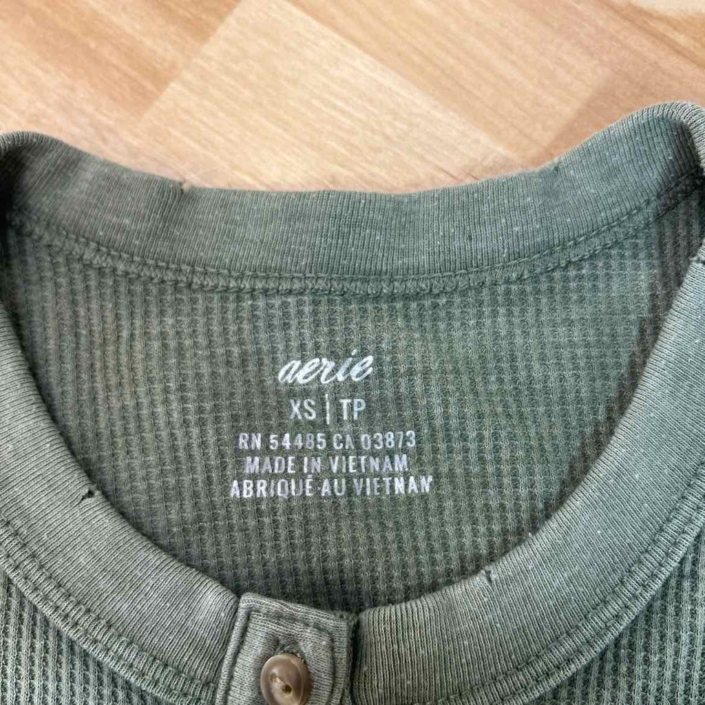 aerie Size XS Green Preloved Longsleeve