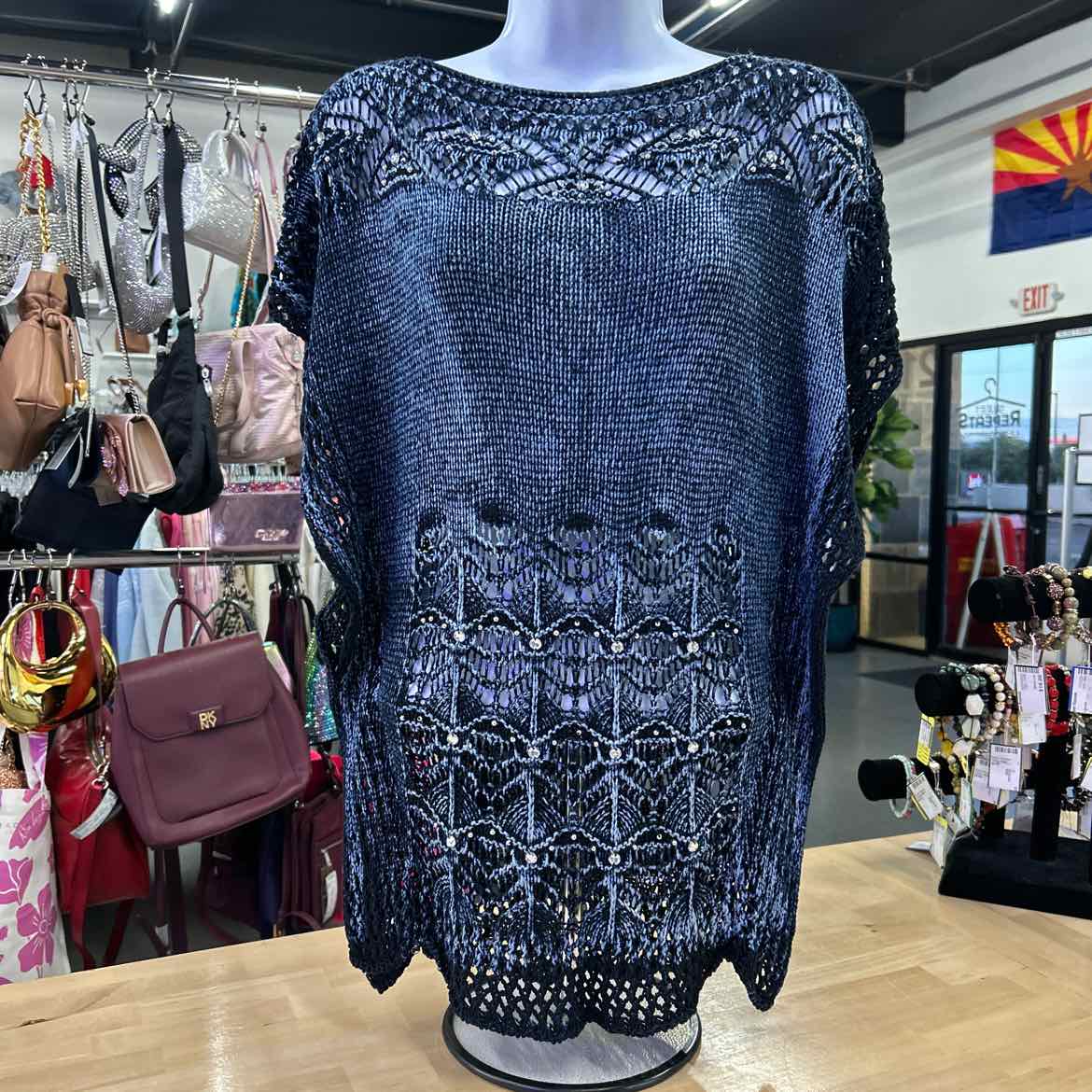 Isis Couture Size M Blue/black Knit Knit Top