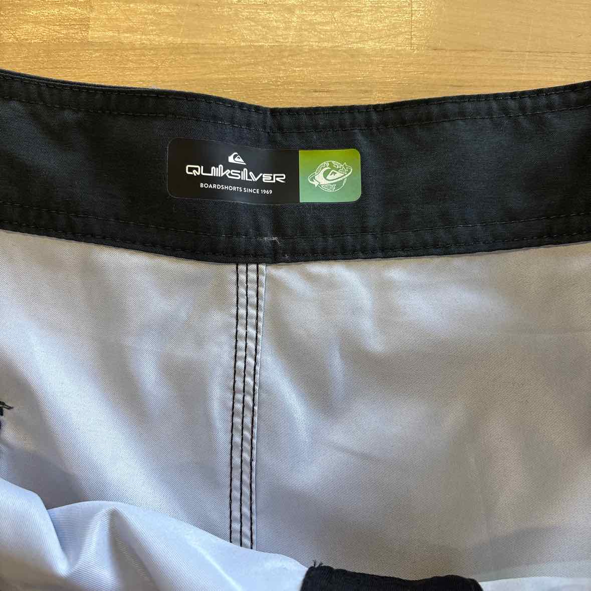 Quicksilver Size 36 Gray MENS Swimwear