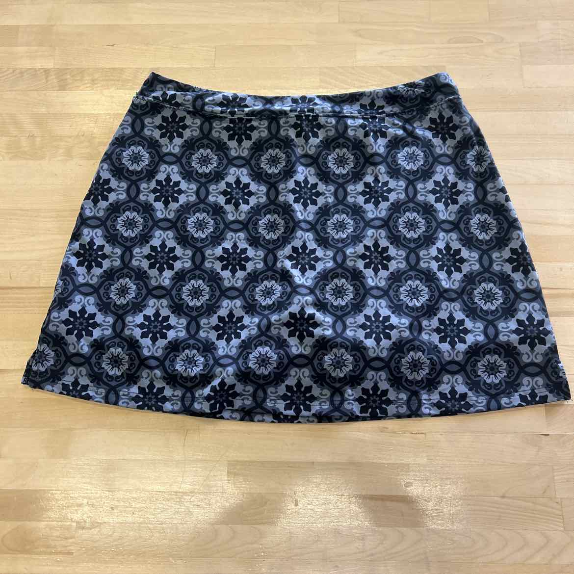 Ekouaer Women Size XXL Black & Gray Preloved Skorts