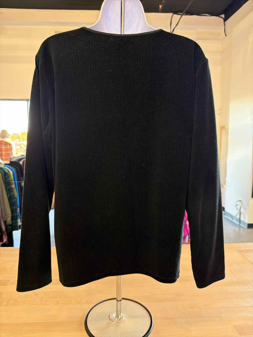 Eddie Bauer Size L Black Sweater