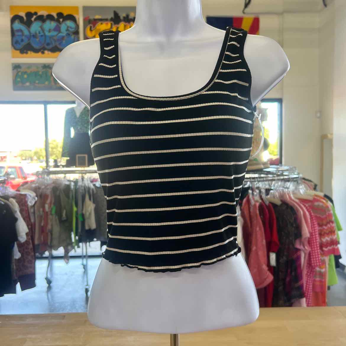 Popular 21 Size M Black Tank