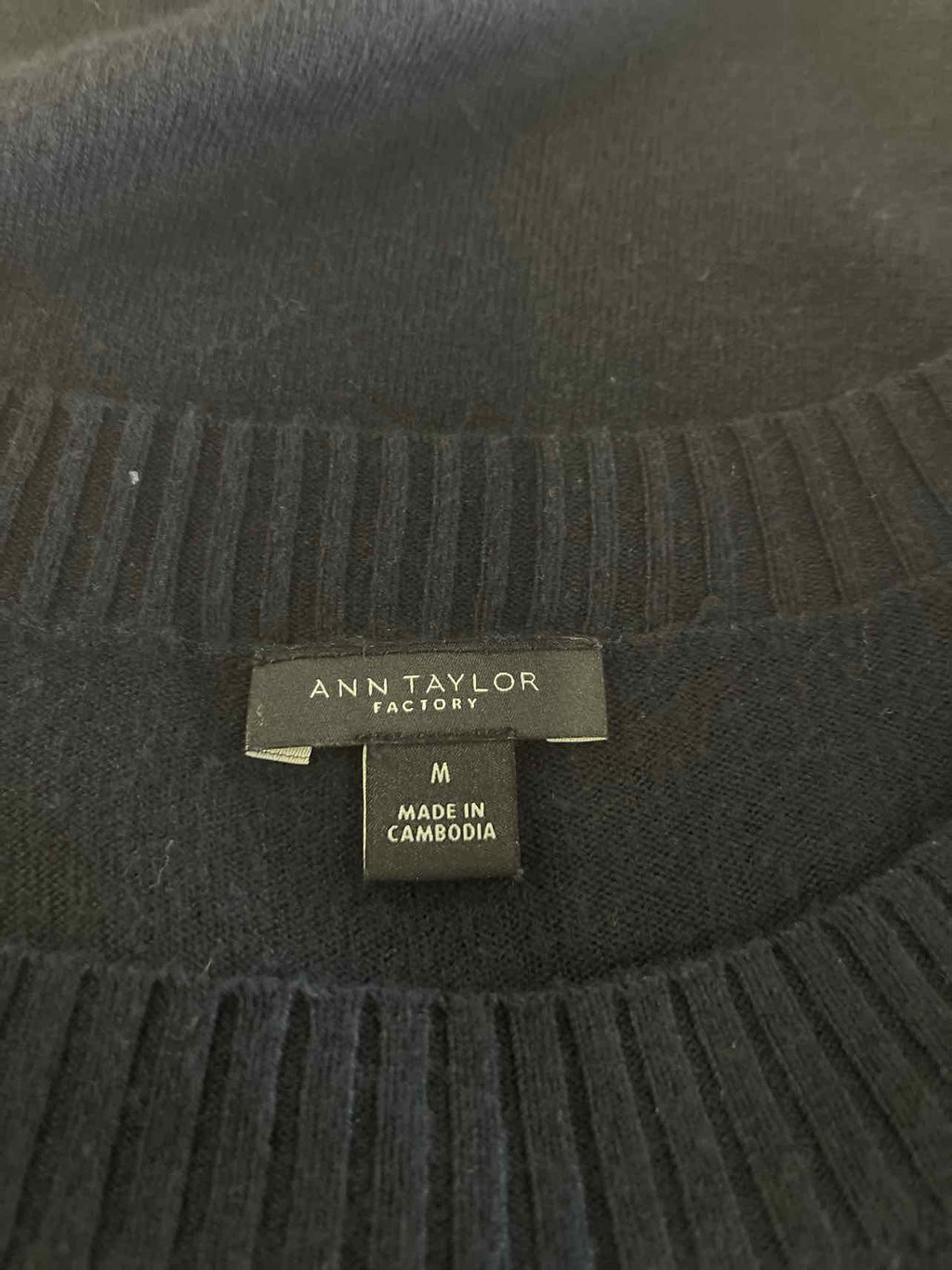 Ann Taylor Size M Black Preloved Sweater