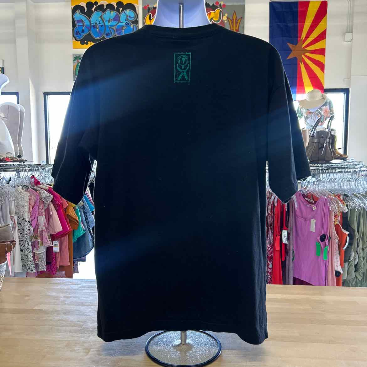 Earth Size L Black Preloved MENS T-shirt