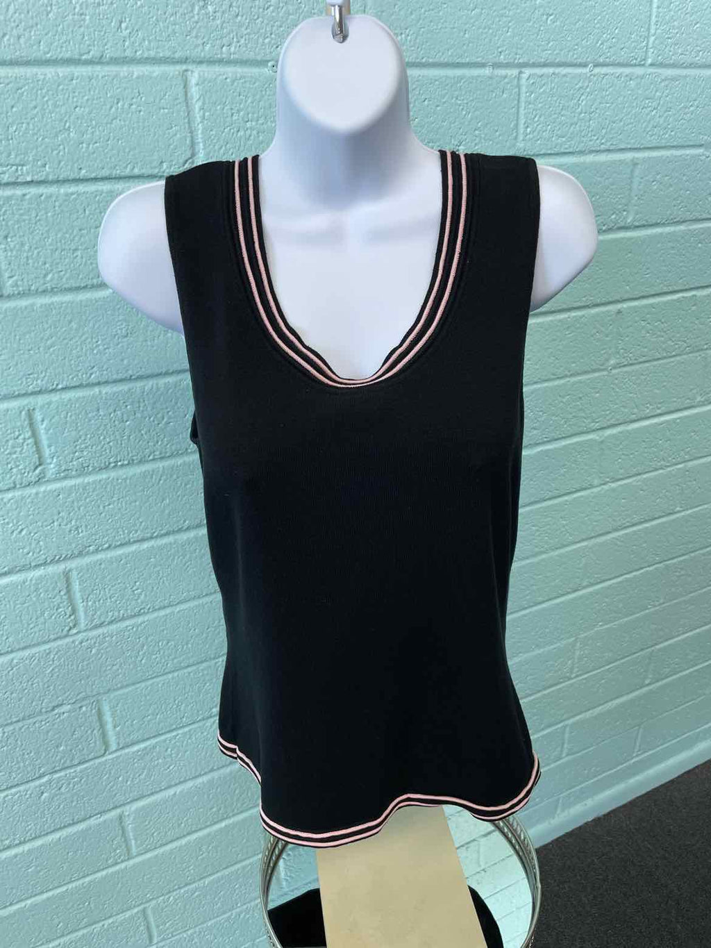 Tahari Size 8P Black Tank