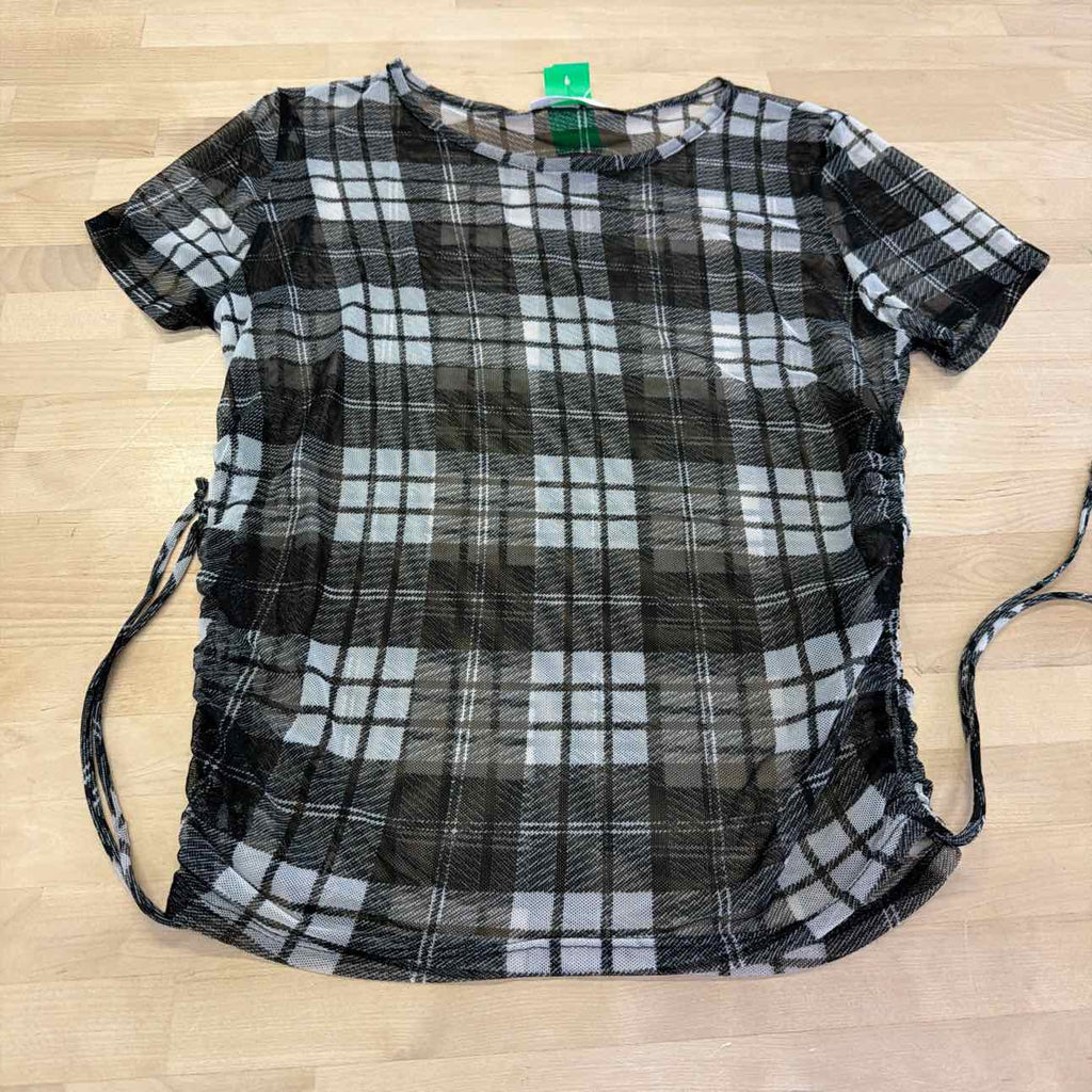 Rebellious Dreamer Size XL BLACK & WHITE Preloved Shirt