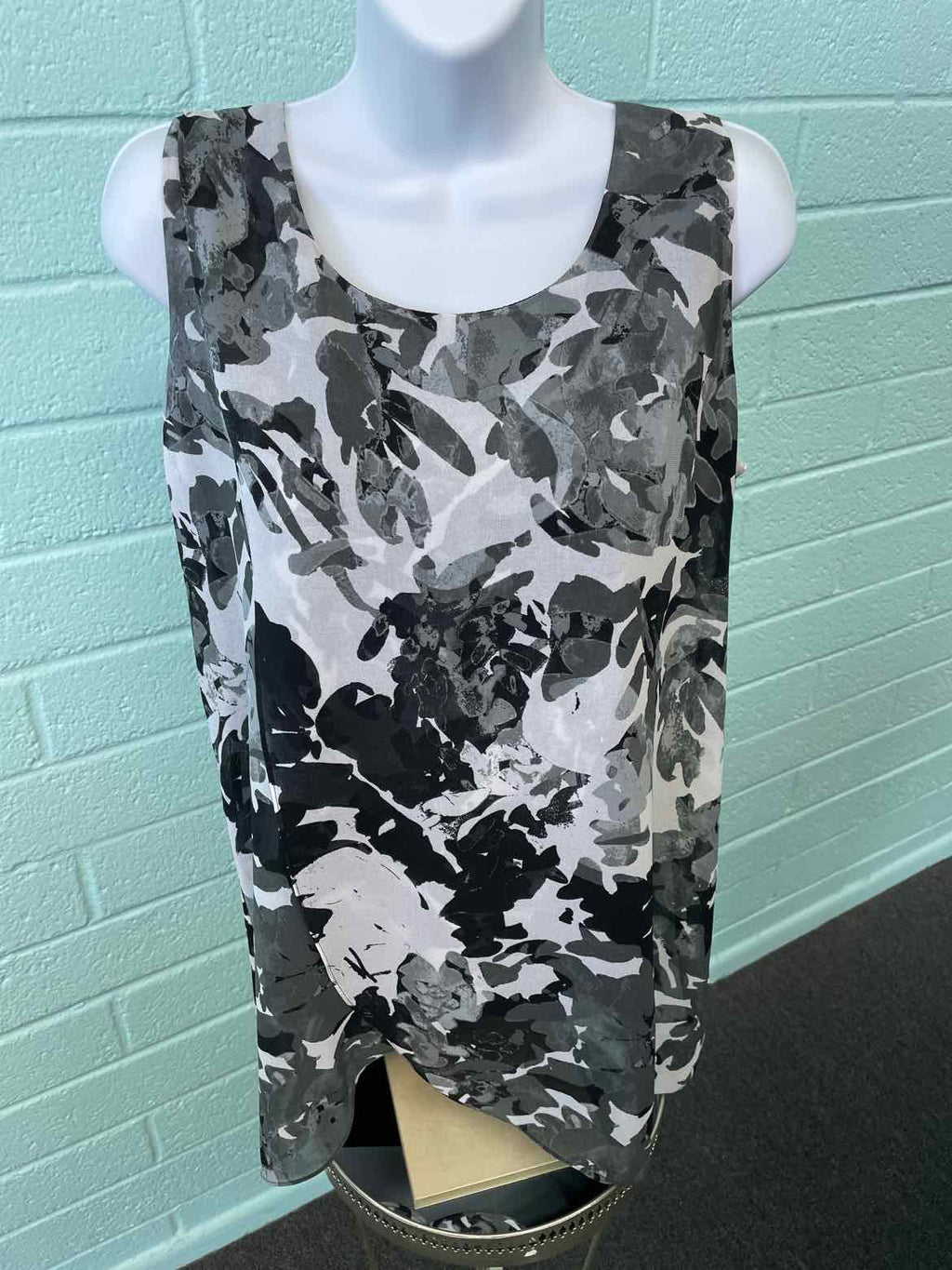 Halston Size S Dark Gray print Sleeveless