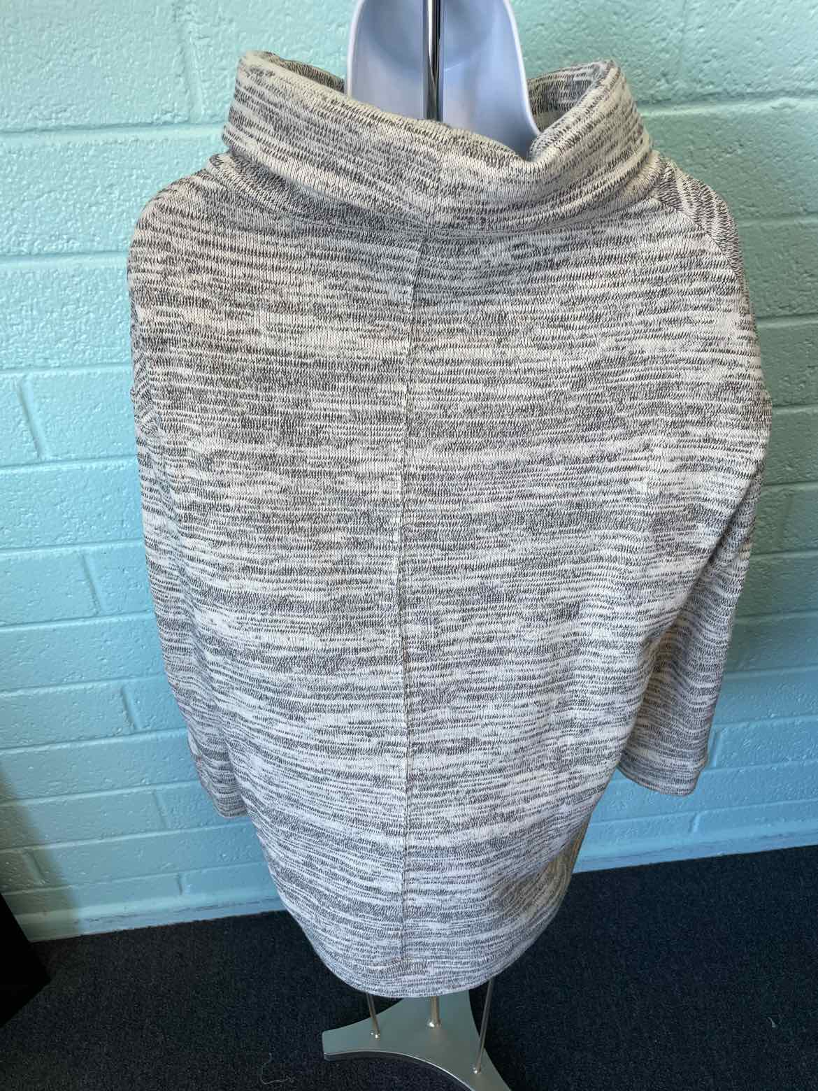 Saturday Sunday Size M Black & Cream Sweater