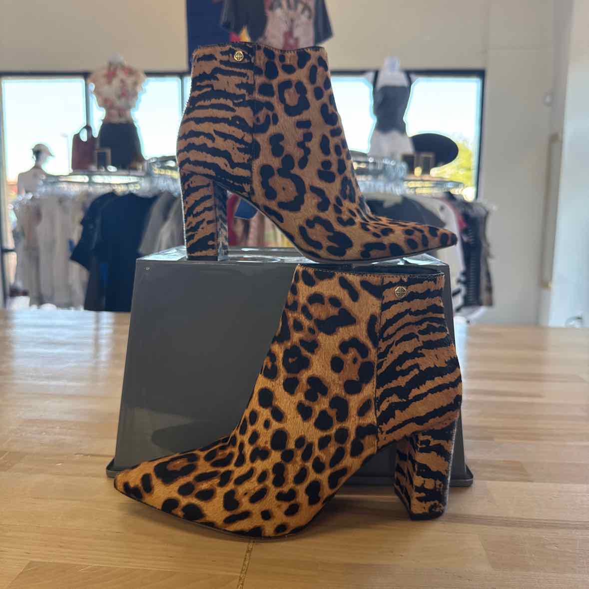 Antonio Melani Shoe Size 8 Tan Heels