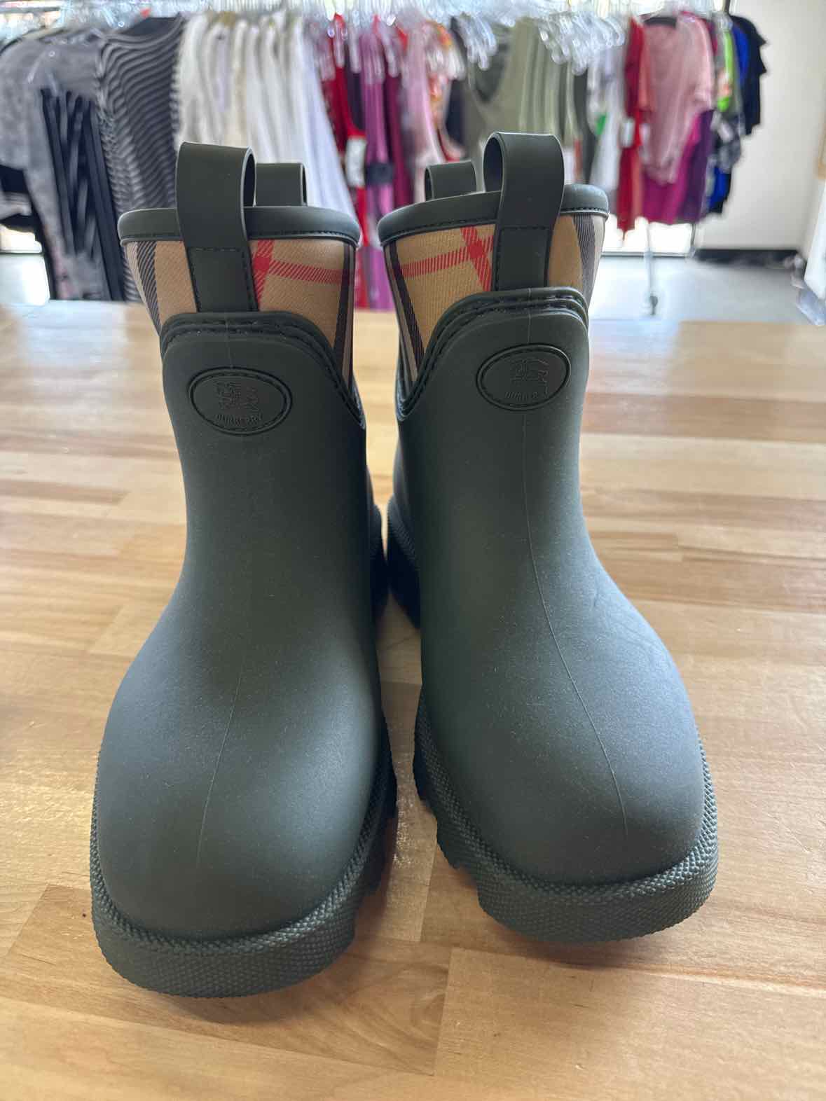 Burberry Size 39 Olive Green Rubber Marsh Stamp Ankle Boots NWT