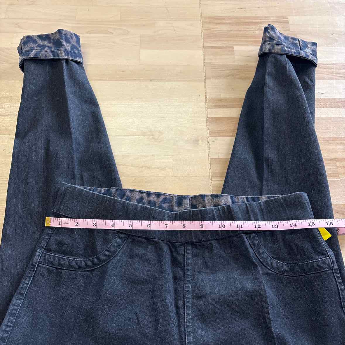 Hue Size M Black Jeans