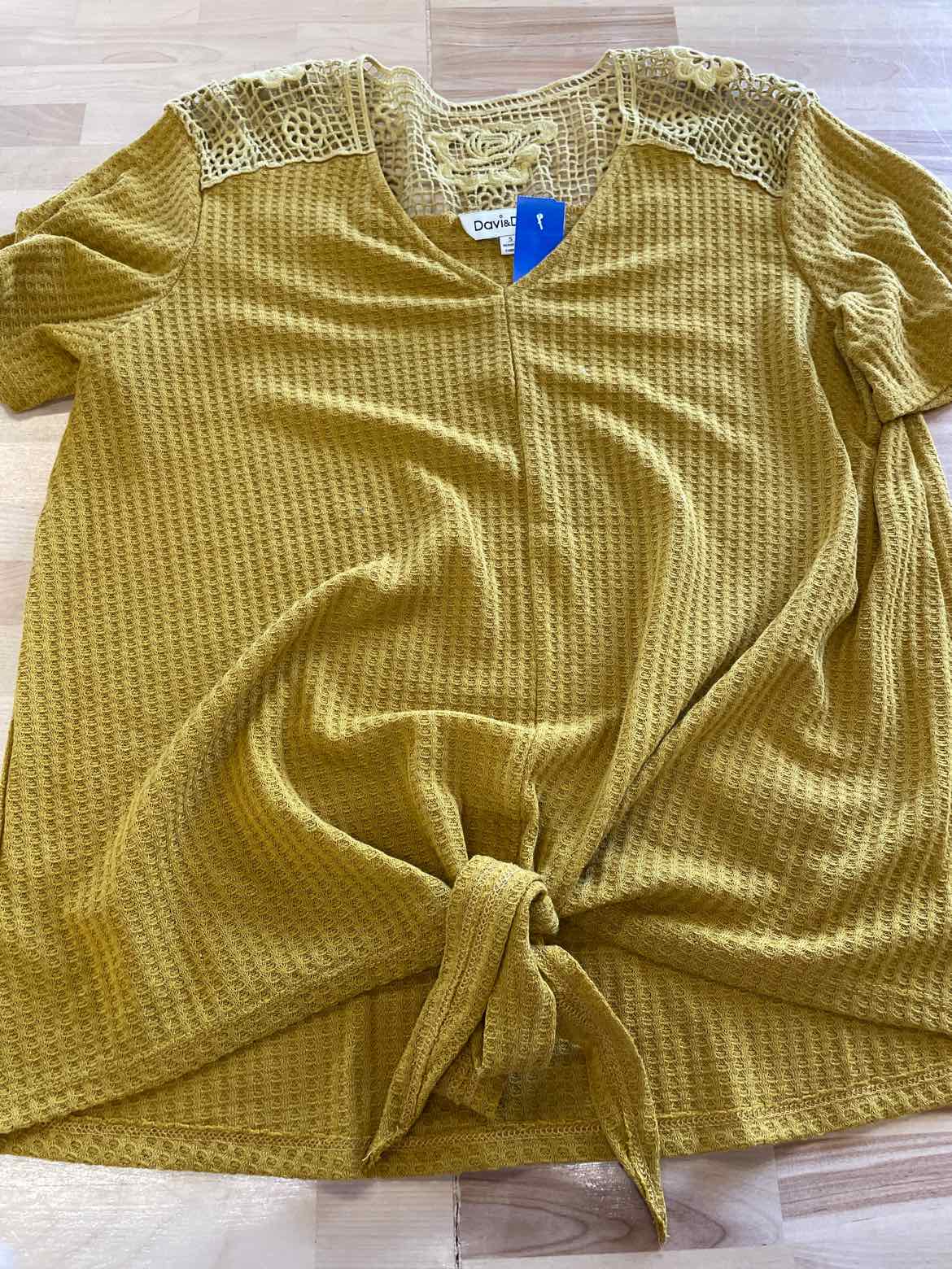 Davi & Dani Size S Yellow Blouse