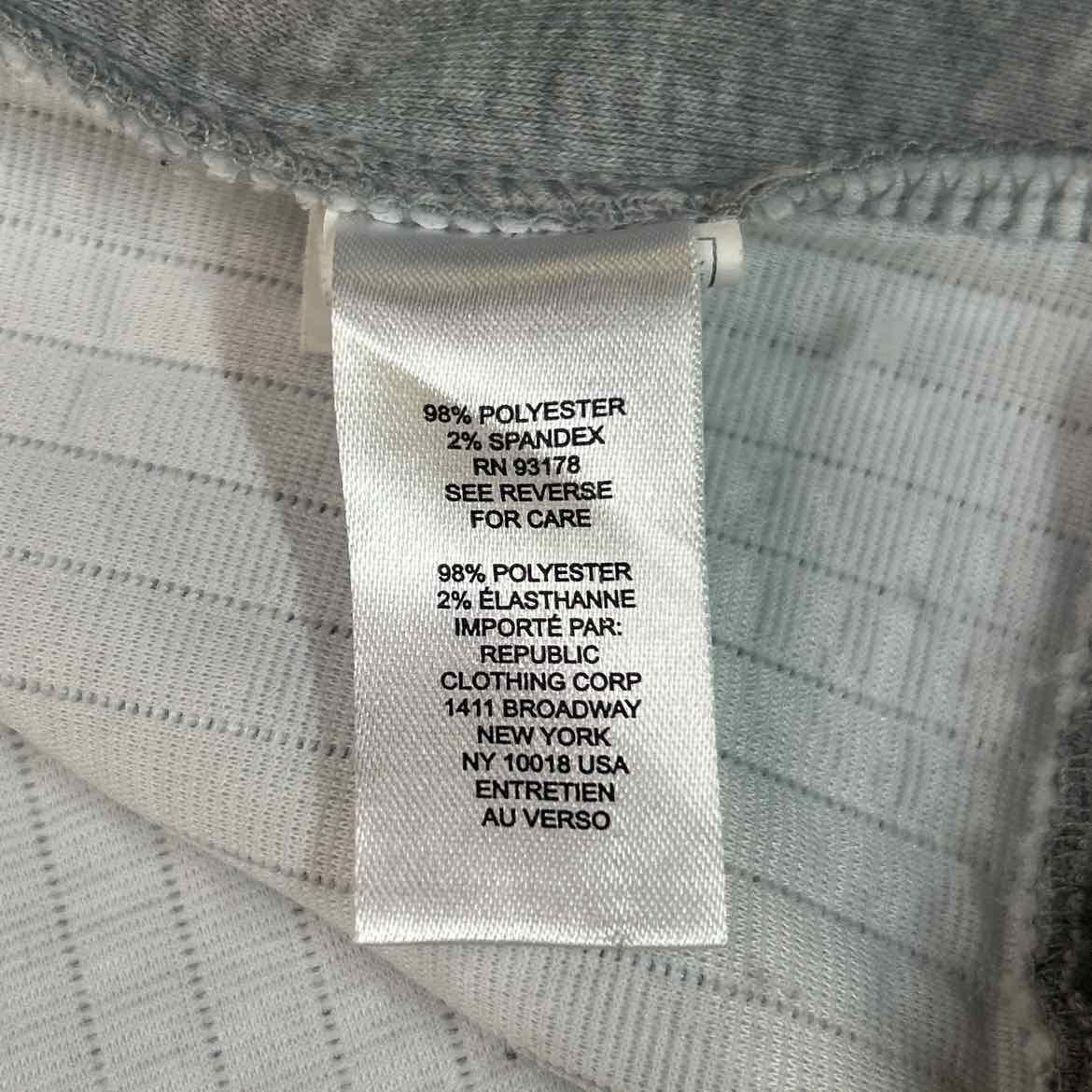 Tahari Size S Gray Preloved Sweater
