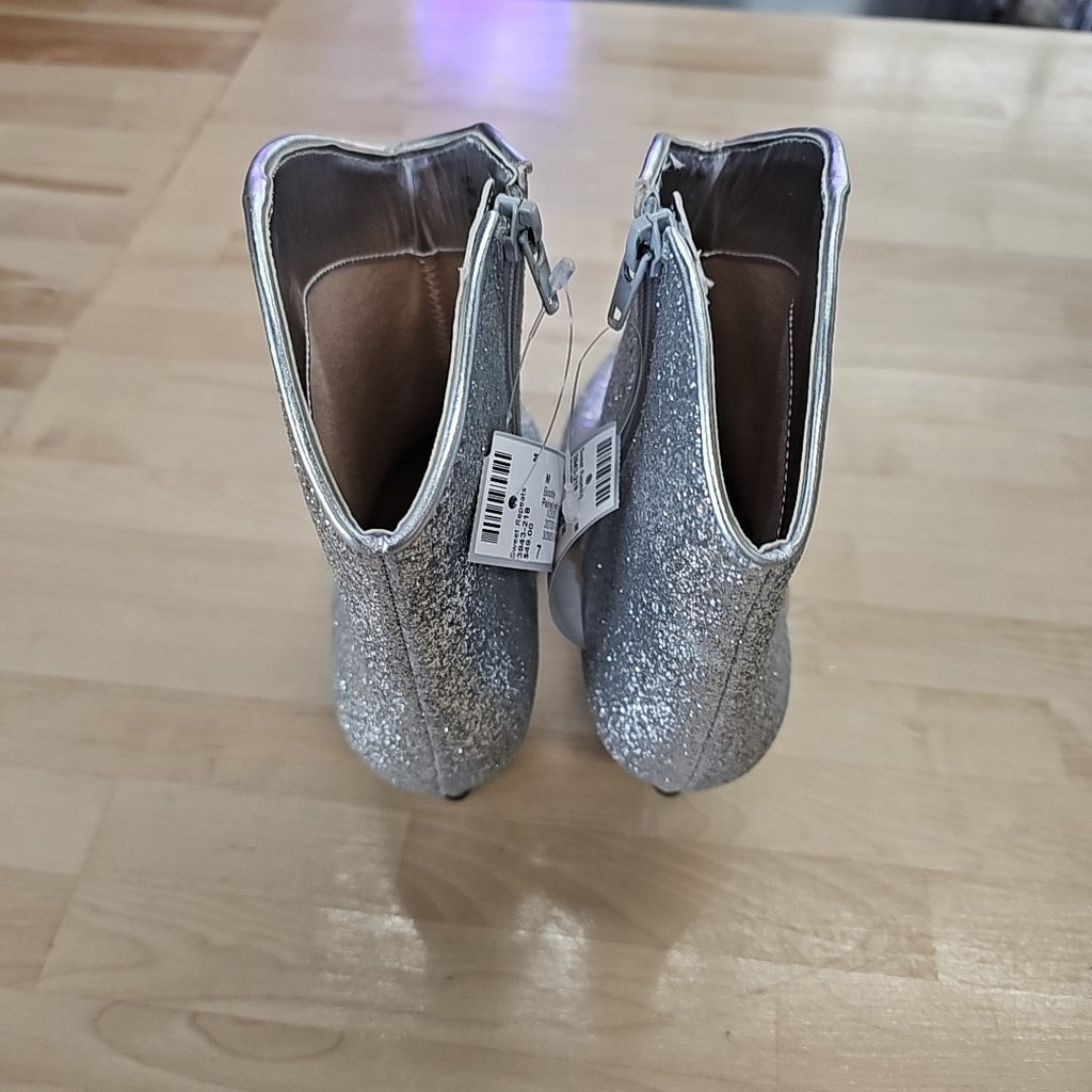 On 34th Aatira Tulip Booties - Silver Glitter Size 5.5