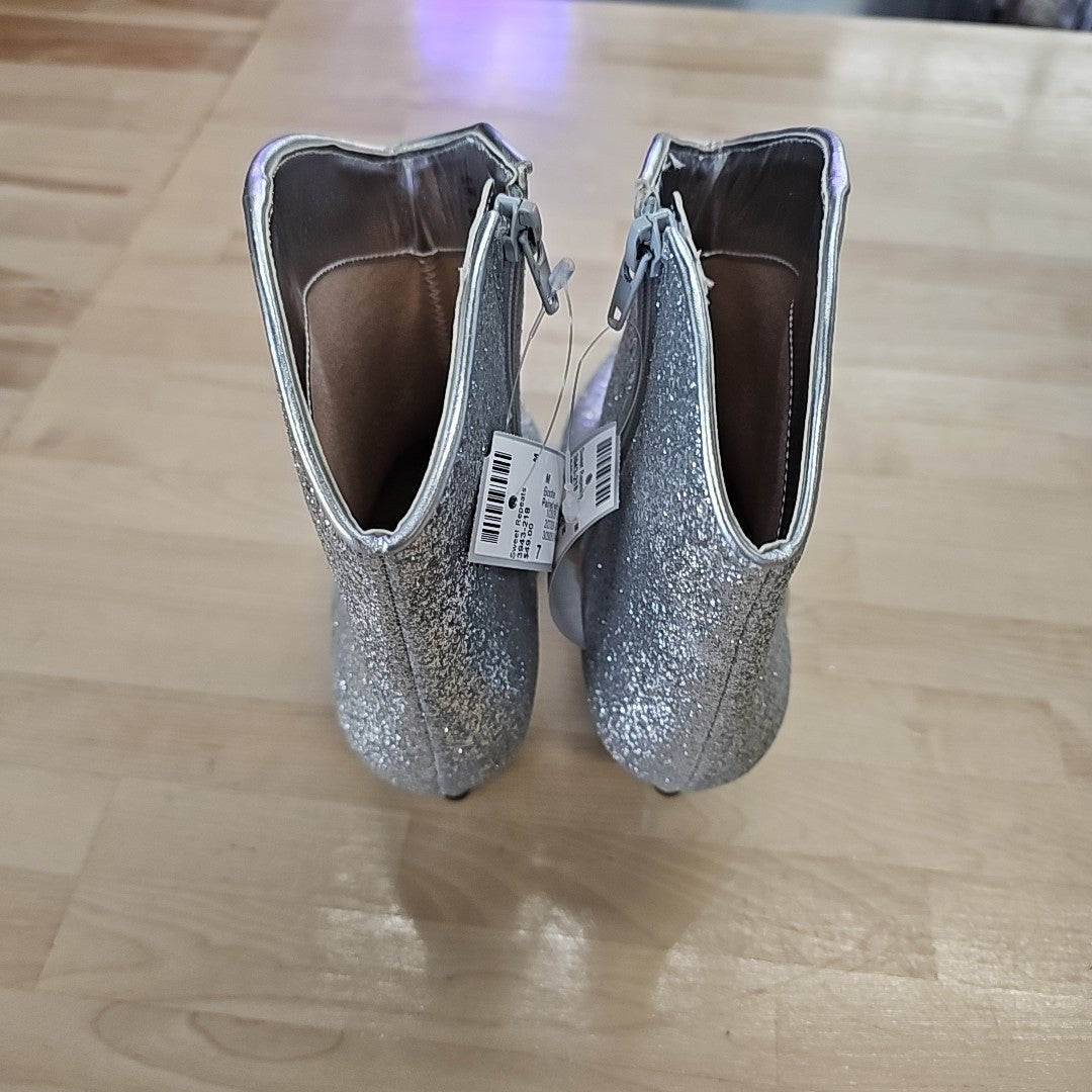 On 34th Aatira Tulip Booties - Silver Glitter Size 5.5