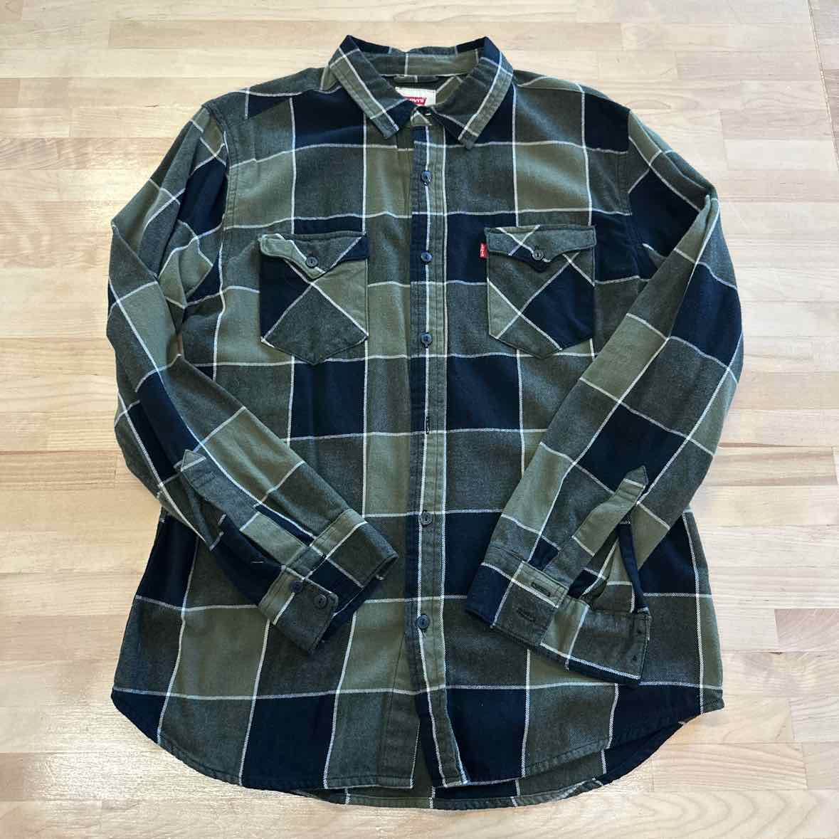 Levi's Size M Green MENS Button Down Shirt