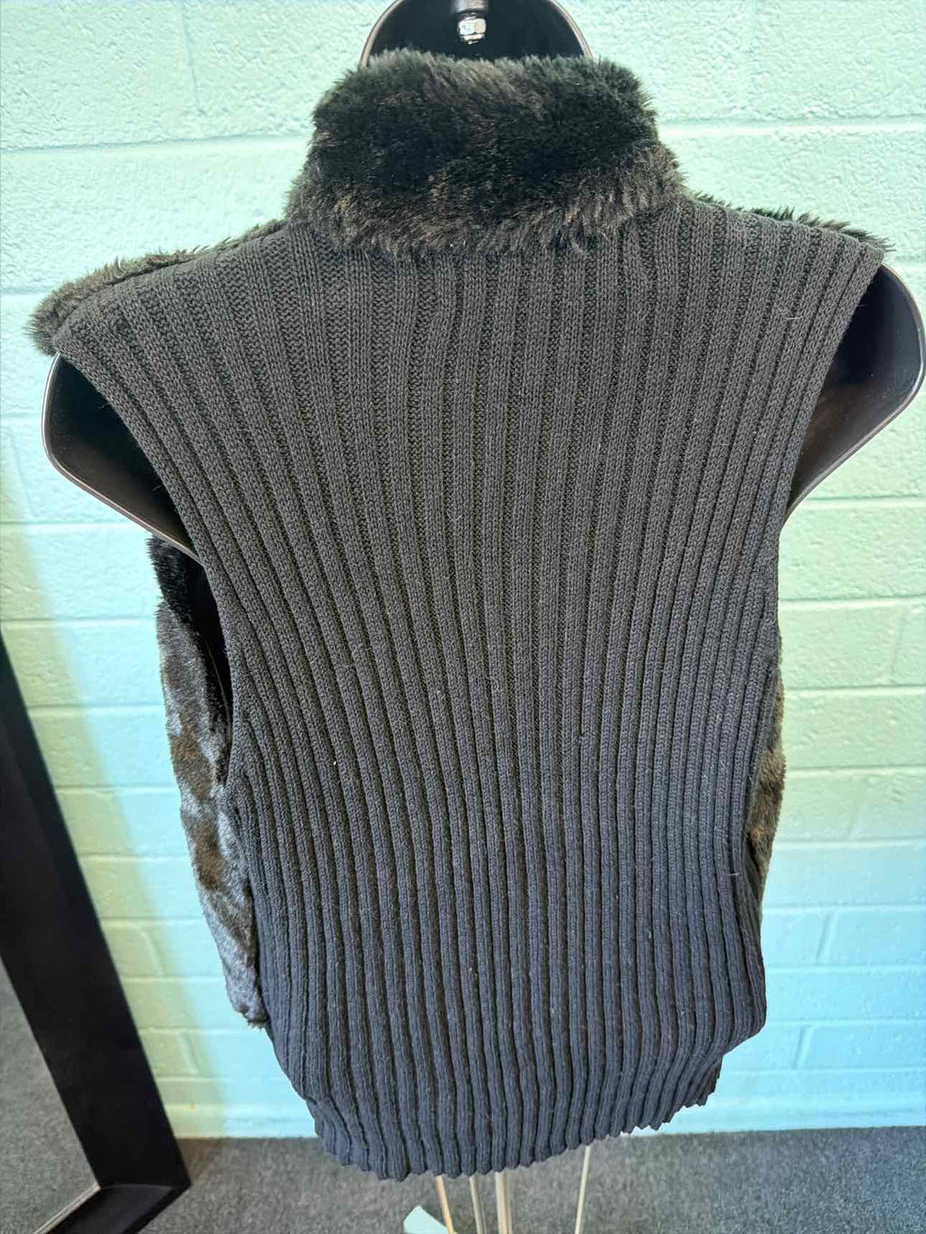 Tiara Size XL Black Vest