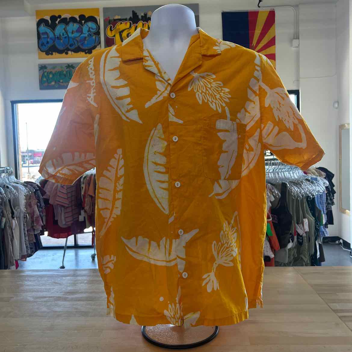 Size M Yellow Preloved MENS Button Down Shirt