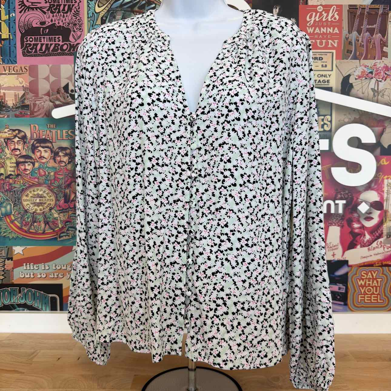 On 34th Size M  Printed Pintuck Blouse