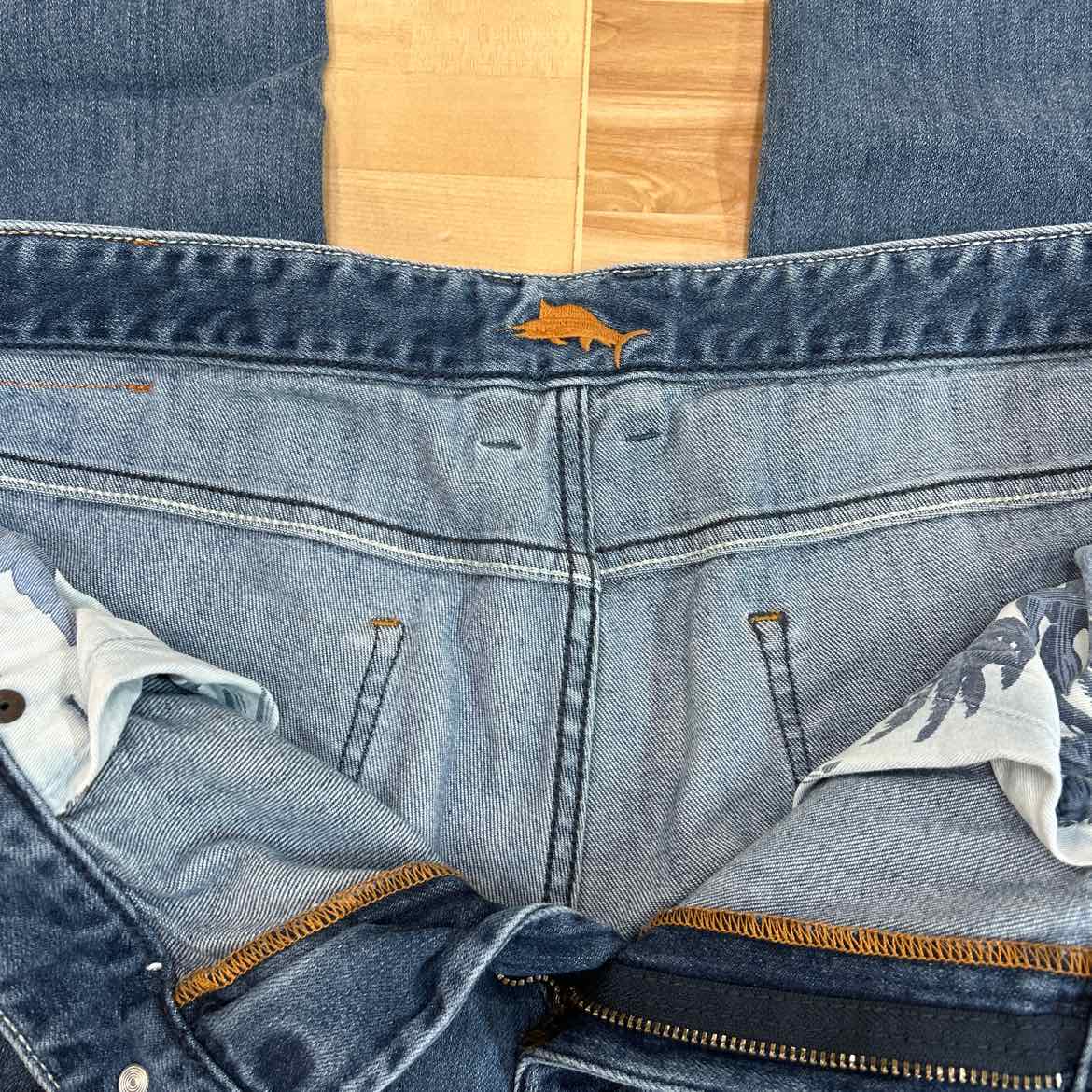 Tommy Bahama Size 38x32 Blue MENS Jeans
