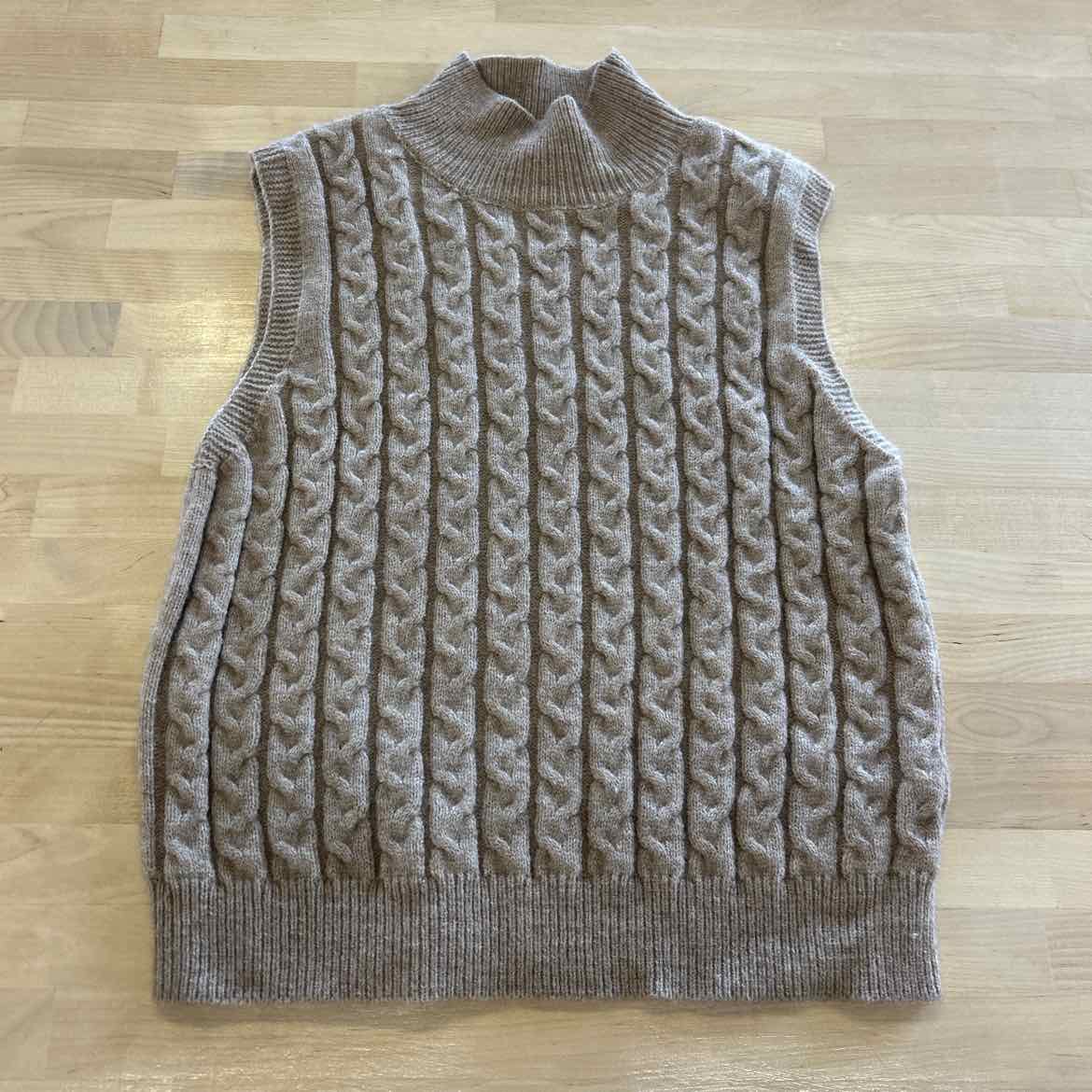 Entro Size M Beige Knit Top