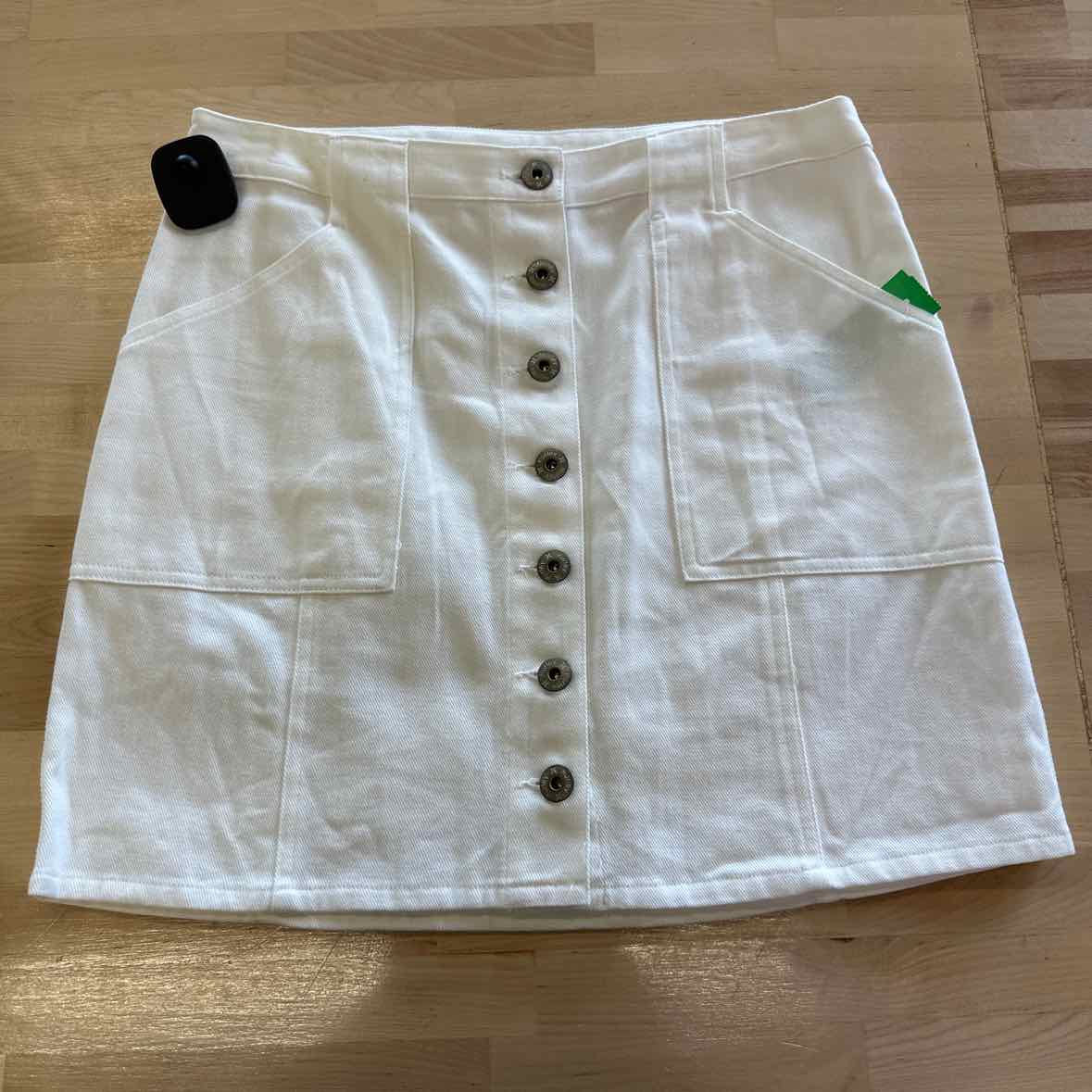 Hurley Size 29  (7) Tracy Button-Front Mini Skirt - White