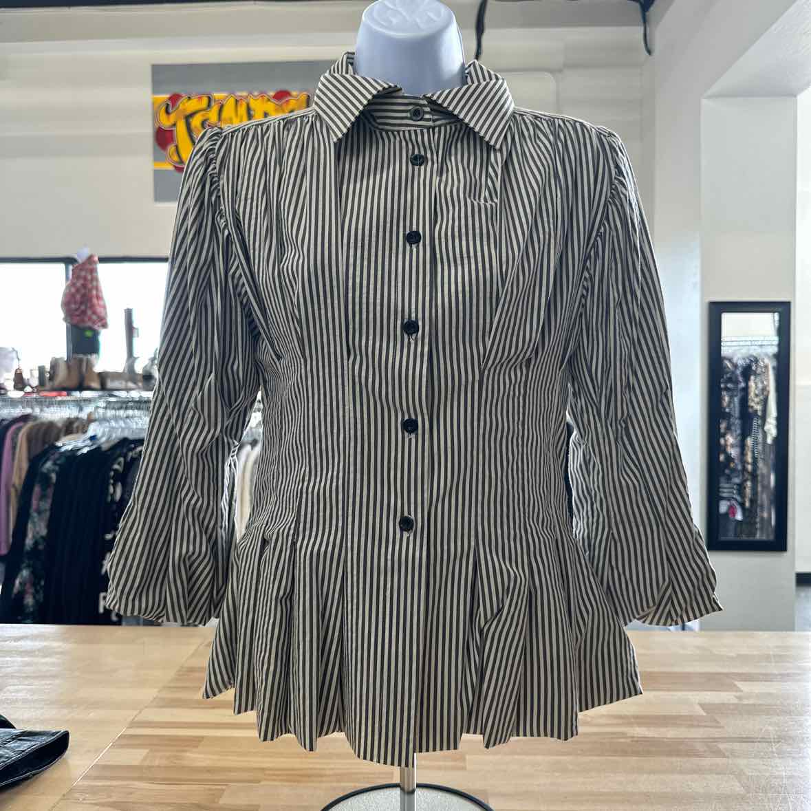 Nilika Size S gray/white Blouse