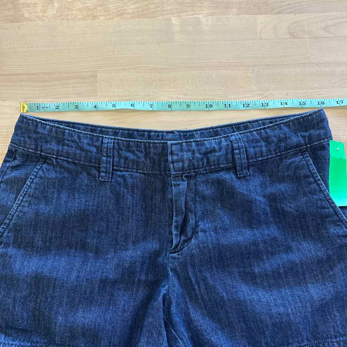 Gap Women Size 8 Navy Denim Preloved Shorts