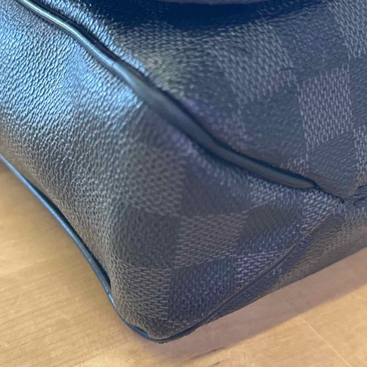 Louis Vuitton Damier District Black & Gray Messenger Handbag