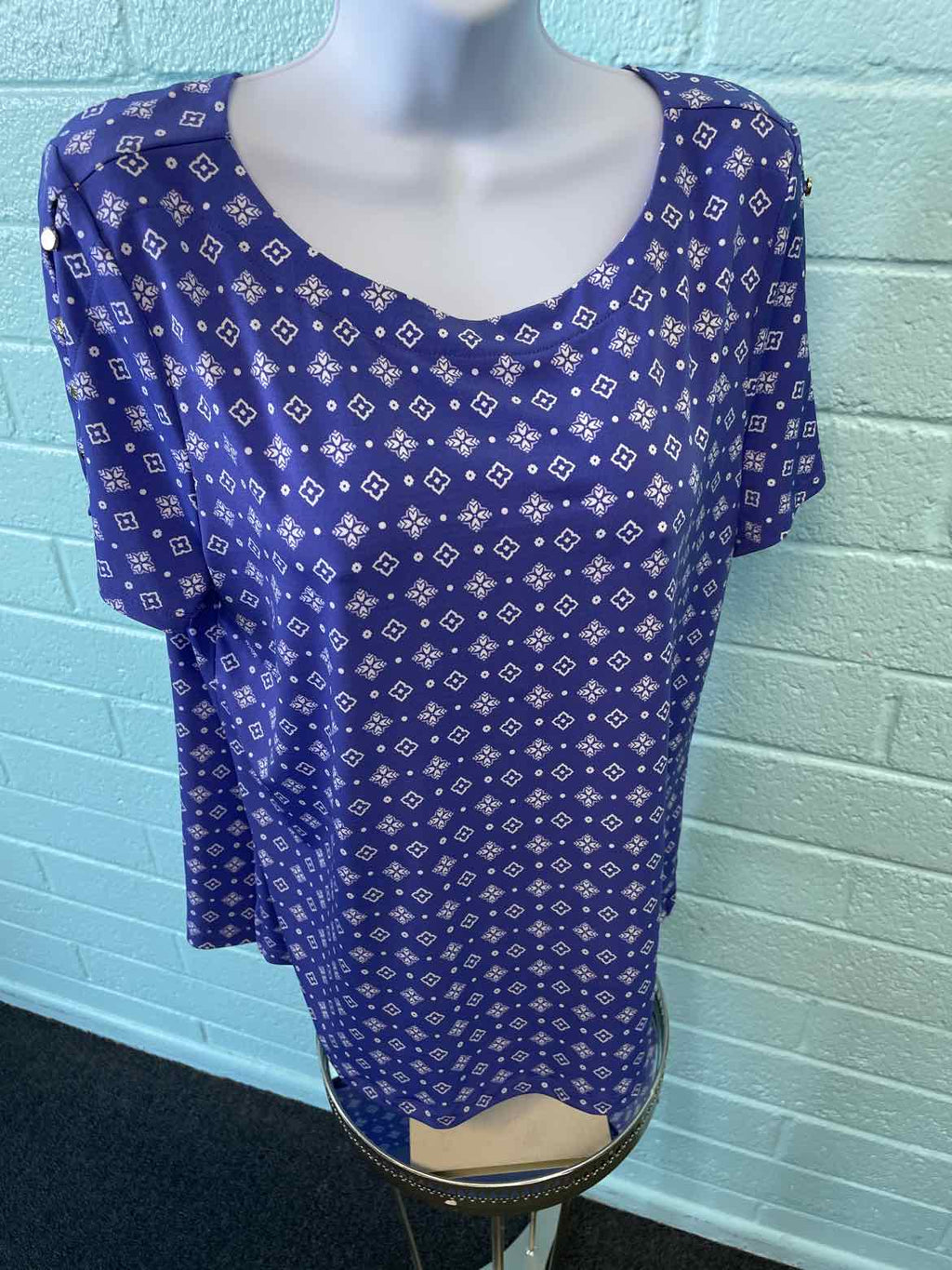 Liz Claiborne Size L Powder Blue Print Blouse