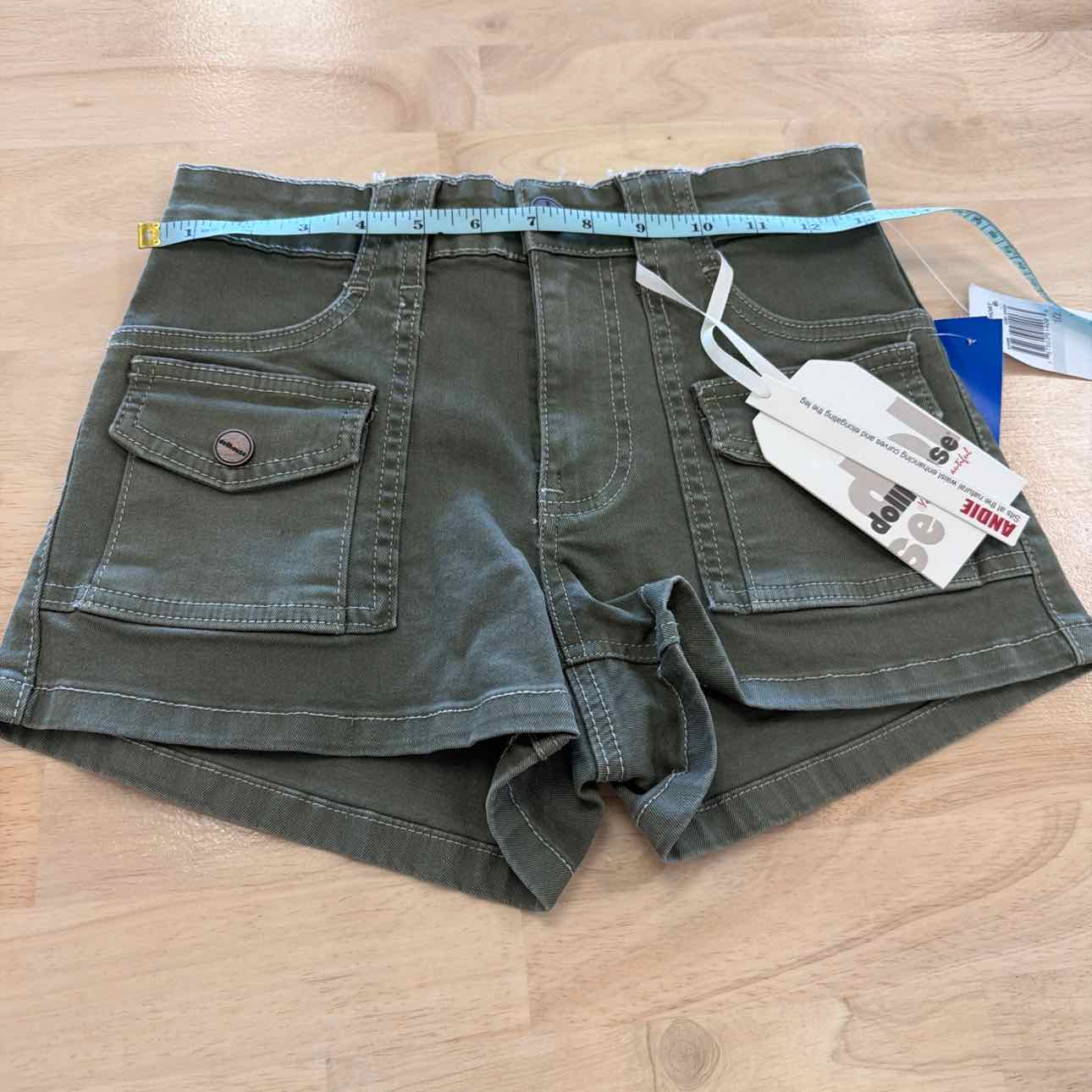 dollhouse Women Size 1/2 Green New Shorts
